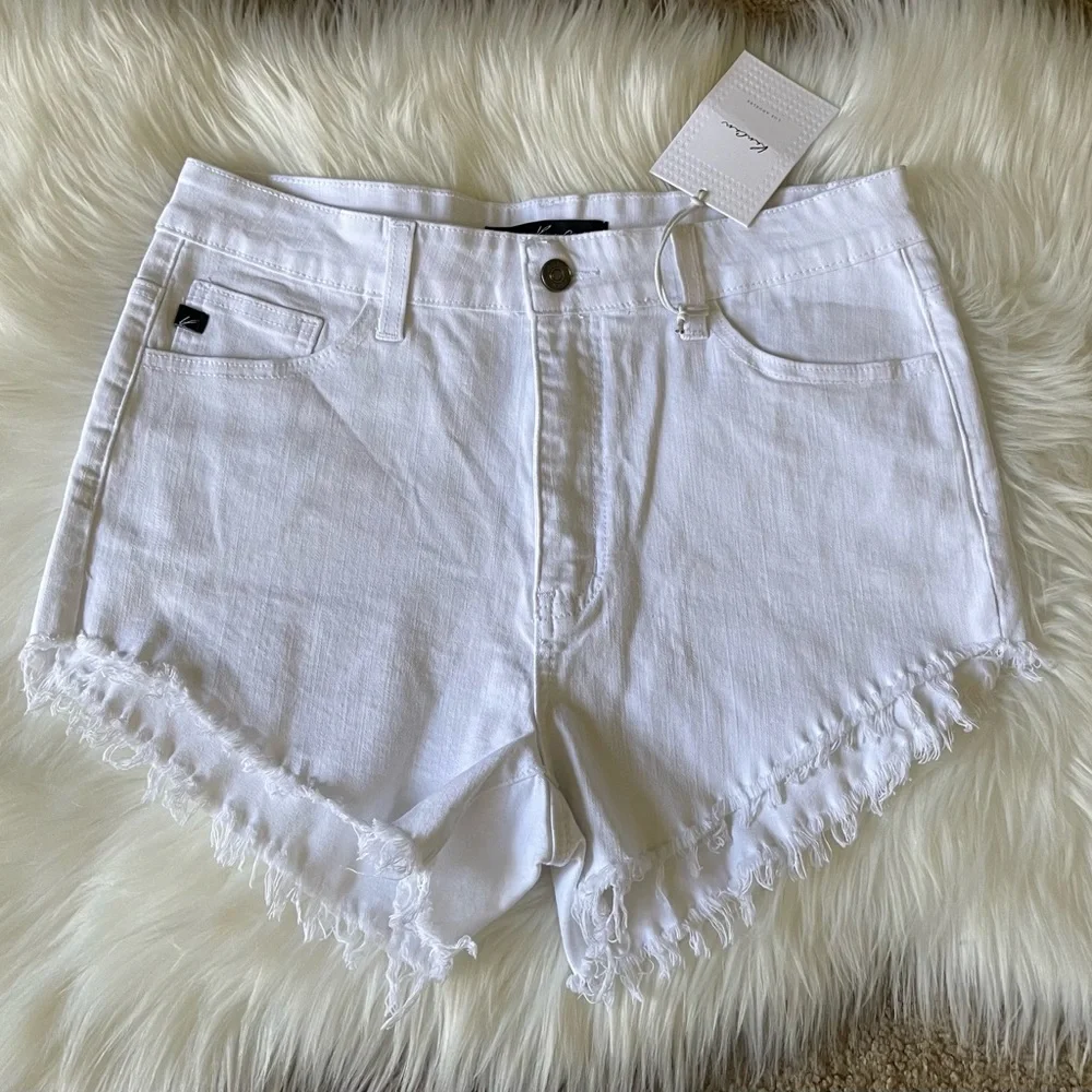 Kancan Women’s High Rise Stretch White Short Size 29. NWT